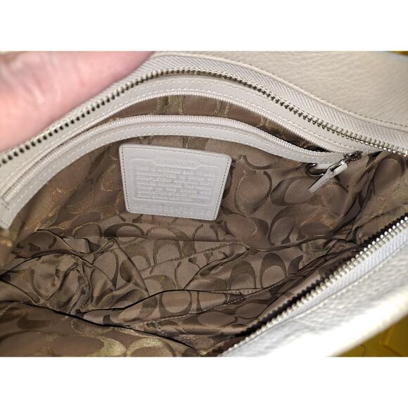 Coach Hobo Beige Leather Shoulder Handbag F21088 - Picture 4 of 6